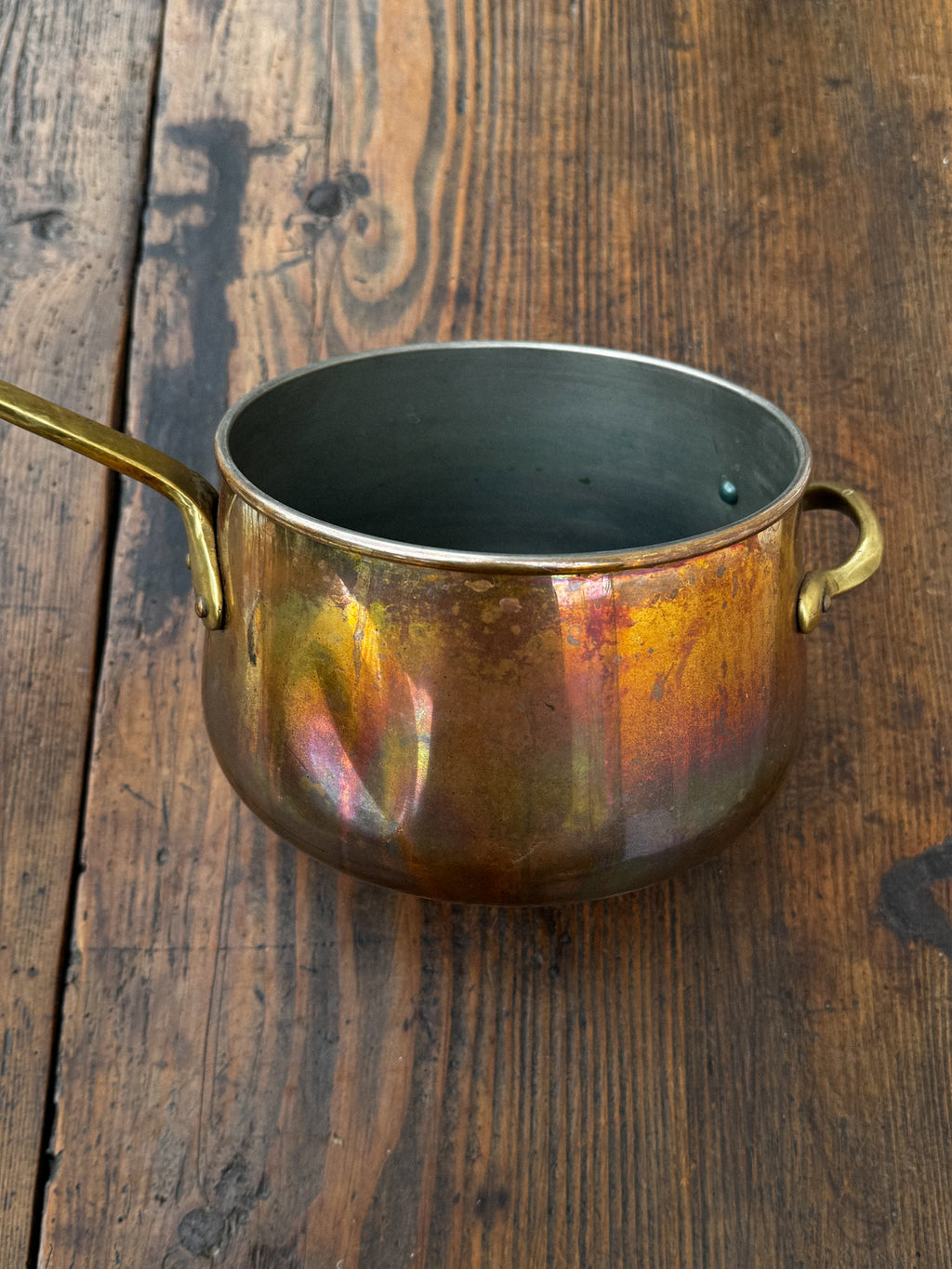 Měděný kulatý rendlík s pokličkou