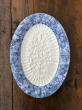 Oválný portugalský talíř s plastickým reliéfem