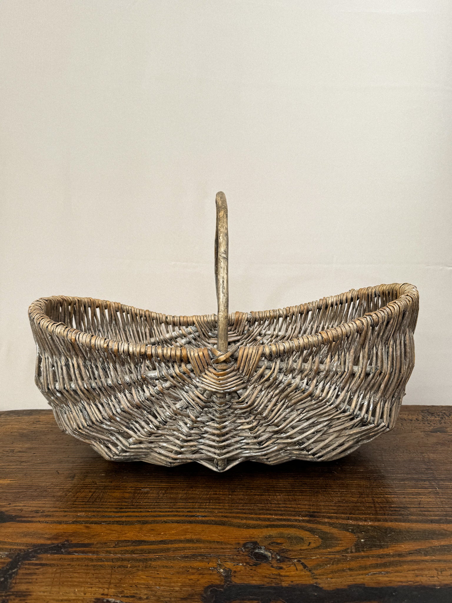 Velký světlý proutěný košík s uchem