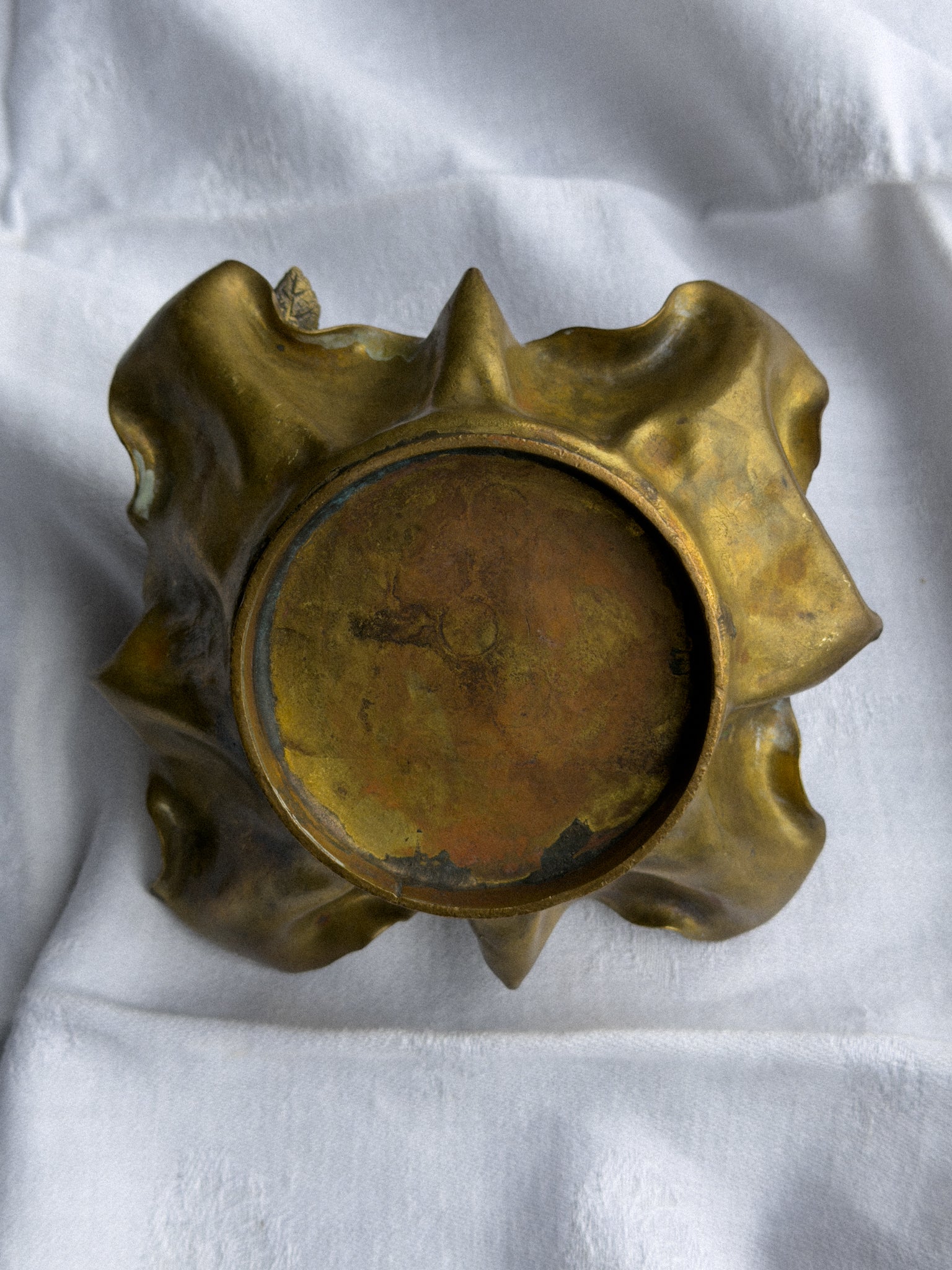 Starožitná mosazná miska s úchytem